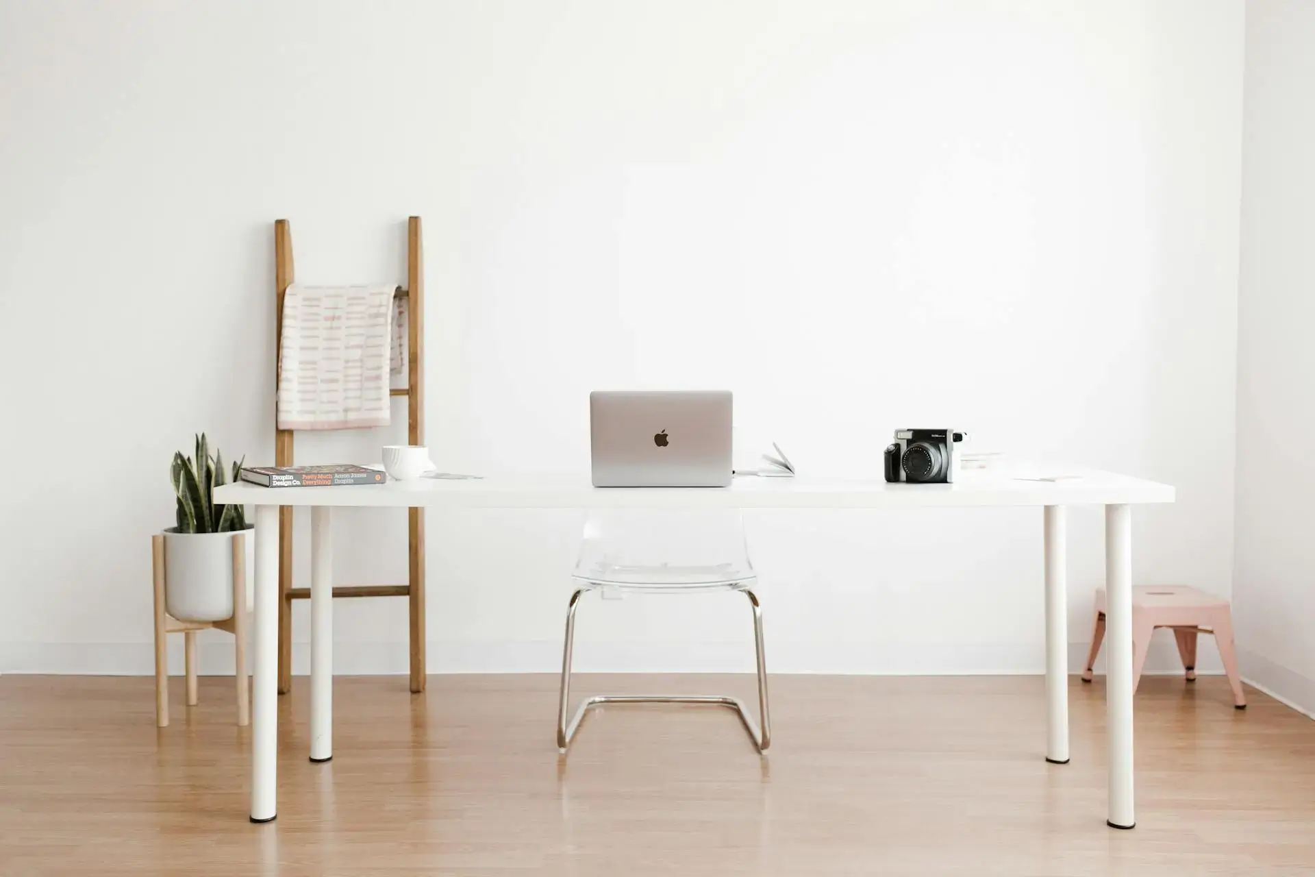 Minimalist Lifestyle - 8 Ways How Minimalism Helps the Environment - greentechwise.com