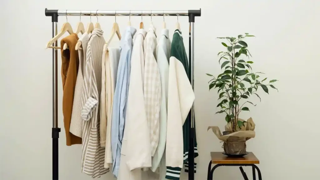 How to Create a Minimalist Wardrobe: 10 Essential Tips (updated for 2024) - 10 Essential Tips that will help you to transform your current wardrobe to a capsule wardrobe.